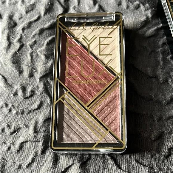 L.A. Girl Eye Lux Mesmerizing Eyeshadow Set - Picture 4 of 4